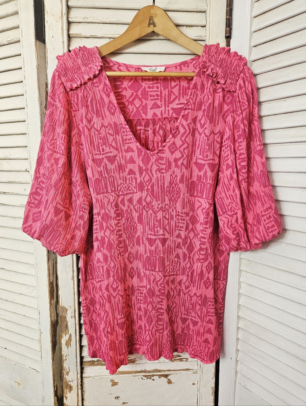 Easel Los Angeles Pink On Pink Patterned Crinkle Top With Puff Sleeves Large